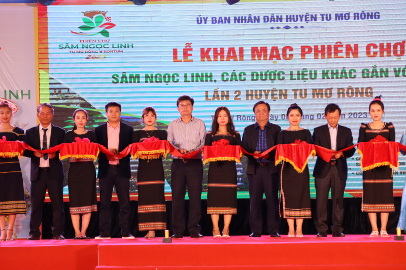 Phiên chợ sâm Ngọc Linh - tiếp tục khẳng định giá trị “quốc bảo Việt”